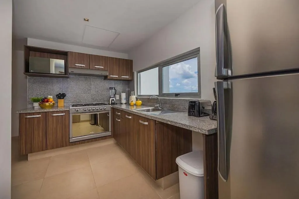*New* Ocean & Lagoon View Apartment Next To Plaza Las Americas! Cancún